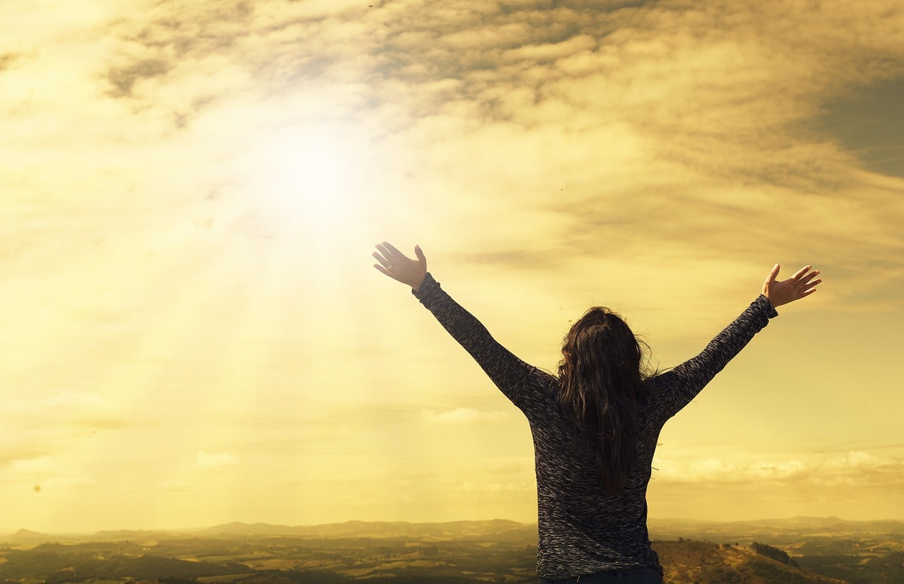 Frau Himmel glücklich Christliche Sprüche für jeden Tag Inspiration und Trost aus der Bibel